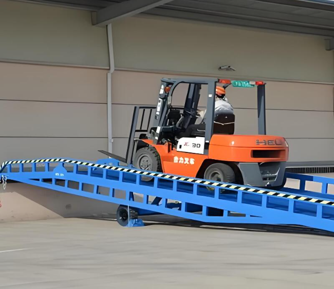 谢通门移动式卸货平台（叉车用）
